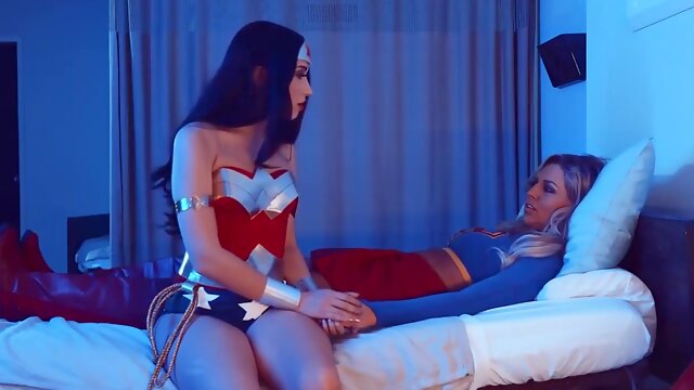 Lesbian Supergirl, Wonder Woman Lesbian