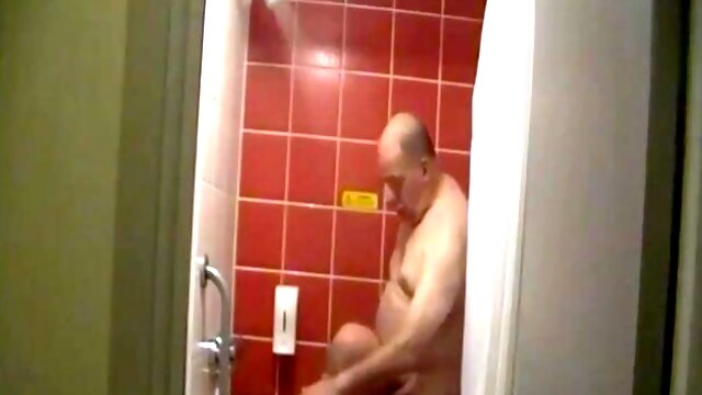 MATURE FELLOWS BARE AT SHOWERS