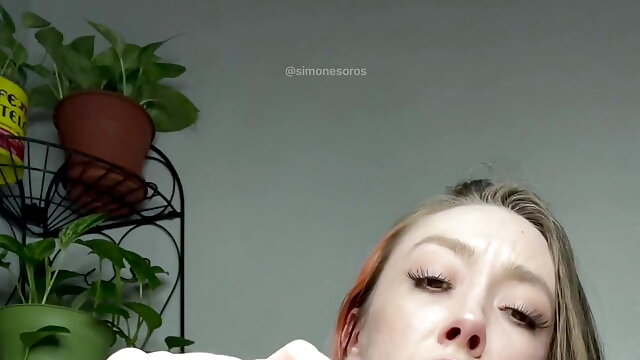 Simone Soros finger fucking and using toys on my wet pussy to orgasm 