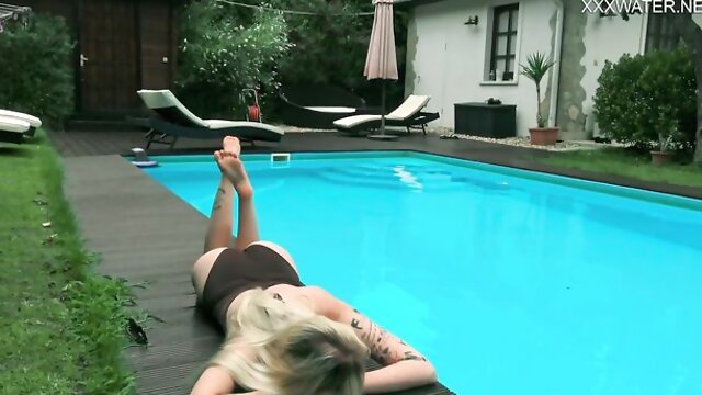 Blonde clip with bewitching Mimi Cica and Mimi from Underwater Show