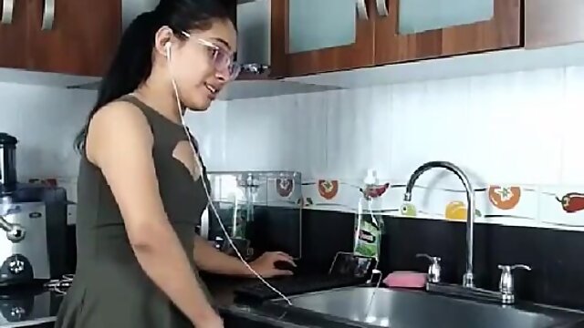 Solo Jerking Cum, Kitchen