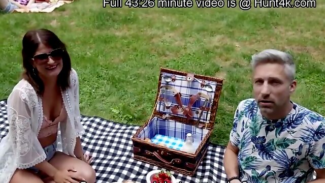 Couple Fuck Picnic