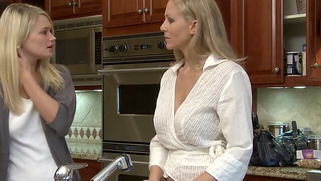 Heather Starlet Lesbian, Julia Ann