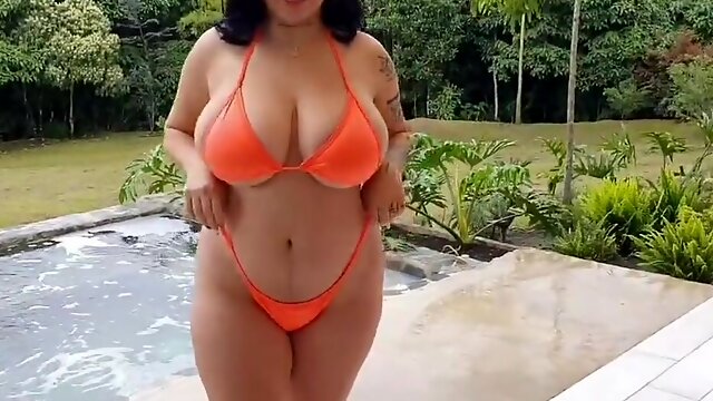 Plumpers Big Boobs Huge Areolas Horny Bikini Babe Kim Velez