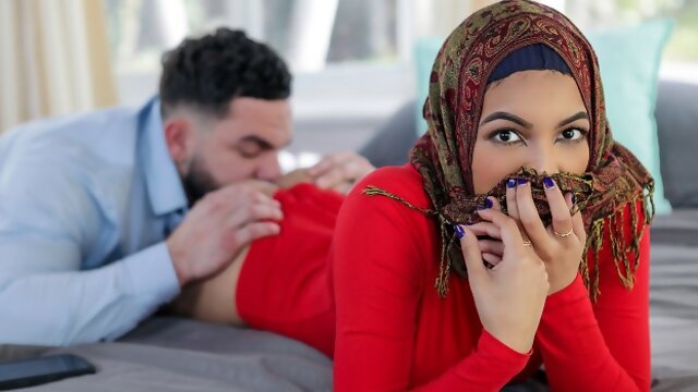 Inexperienced Step Sis Maya Farrell Trains Her Virgin Pussy On Step Brothers Cock - Hijab Hookup