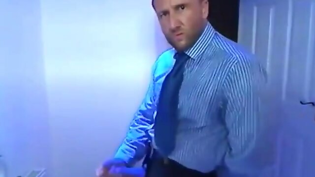 Empresario batendo punheta 6
