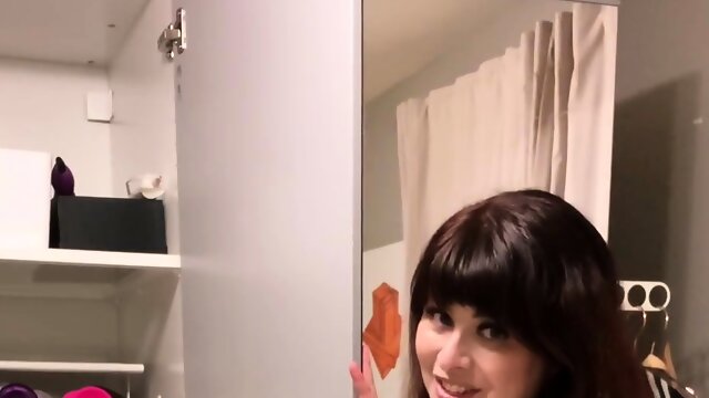 Curly Brunette Solo