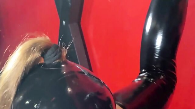 Two women fetish latex asslicking and anal mff