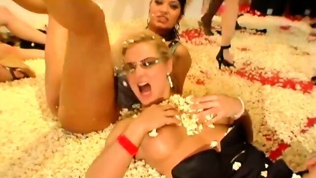 Alluring gals are pretty males with skillful blow job