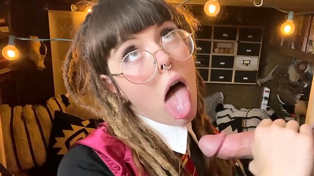 Nerdy schoolgirl working her lovely lips on a big cock