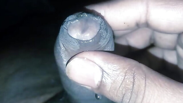 Indian Bhabhi Ko Nangi nahate Dekhkar lund se Paani nikal diye