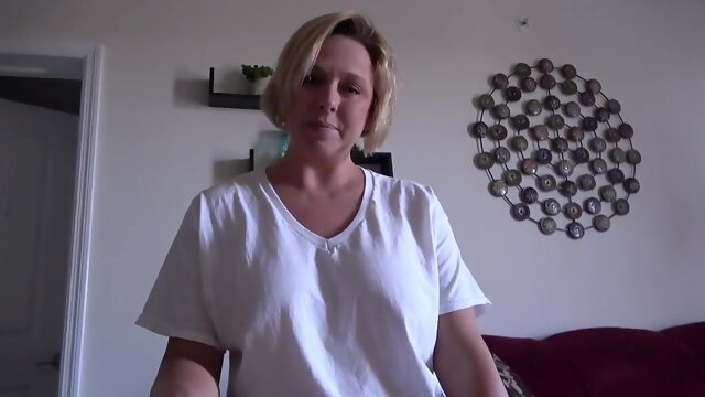 Ægte blonde mor Brianna Beach - StepMoms kæreste - POV blowjob