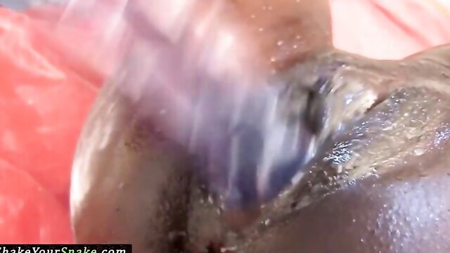 Pin-up fancy womans lotion clip