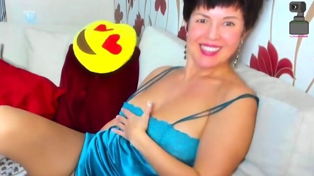 Webcam fun mature brunette with toys cum on cam