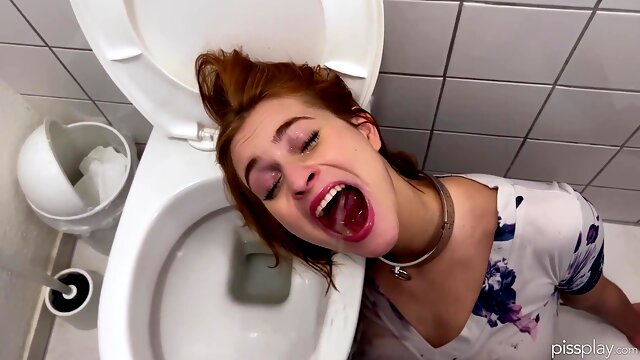 Toilet For A Day, Dolly Dyson Pissing