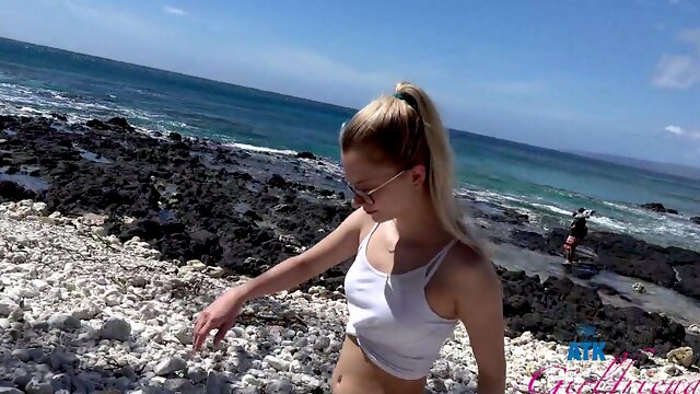 Outdoor dicking in HD POV video with a horny girl - Riley Star