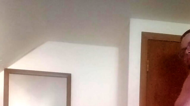 Mofo2121 twerks in a tube sock