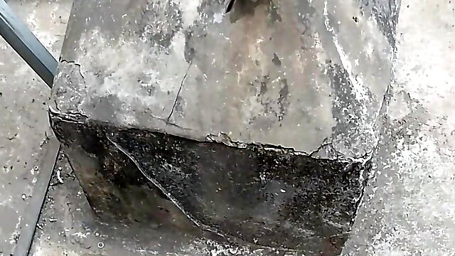 Bhabhi ko yaad karke lund hilaya aur paani nikala