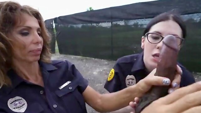 Naked Police Women Planted Weed To Punish Blowjobs - Cock Sucking