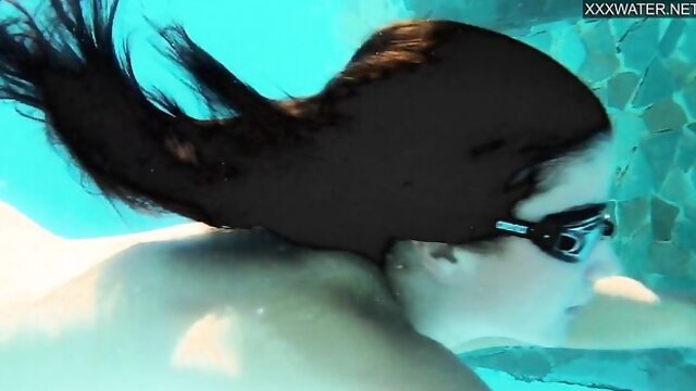 Masturbation action with glamour Jacqueline and Hope from Underwater Show