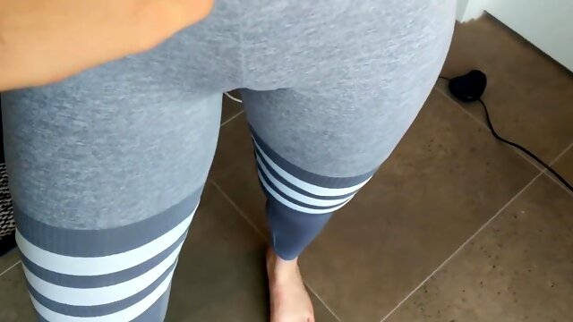 Cumming In My Panties And Yoga Pants And Pull Them Up Before Gym