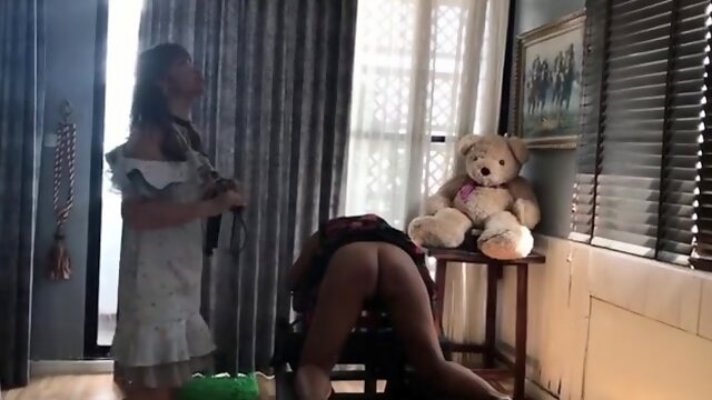Amateur slave subjected to hard spanking in BDSM training