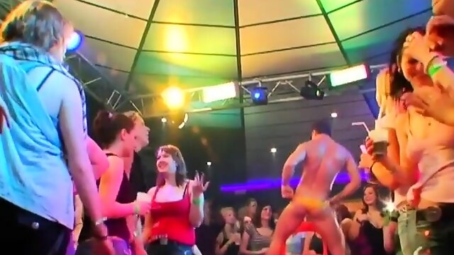 Lots of fellatio from blondes