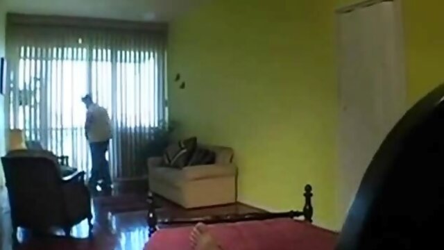 Str8 bodybuilder flexing nude