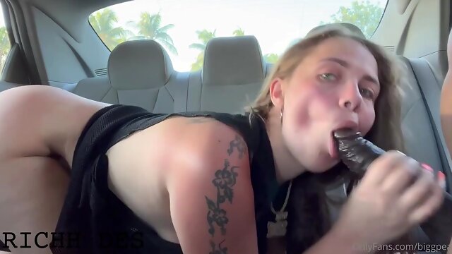 Shagging A Pawg In The Car - Interracial Porn