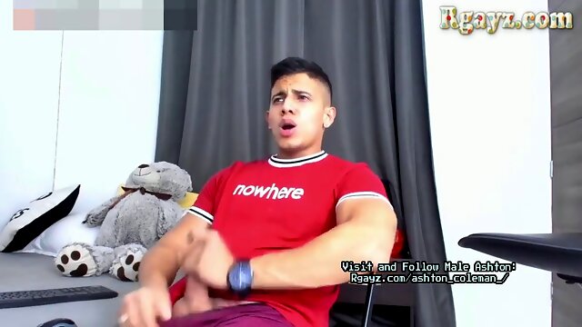 Webcam latino tugging off