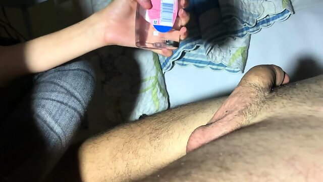 HANDJOB AND BALLS MASSAGE AT THE SAME TIME MAKES ME CUM