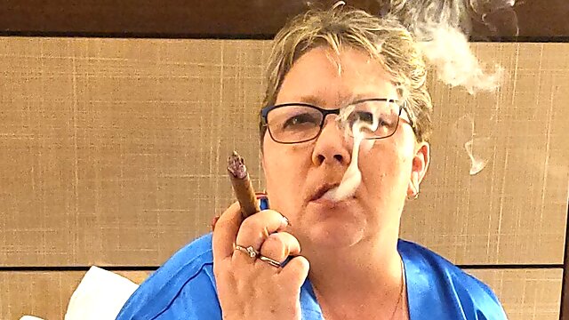 Vacation Amateur, Smoker, Cigar Boobs