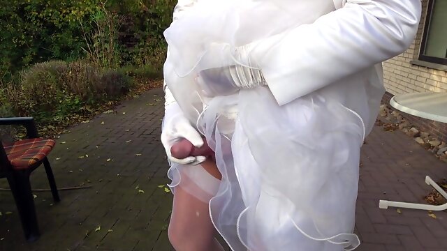 Plugged Sissy Bride - outdoor cum-shot with a fuck stick in my bum