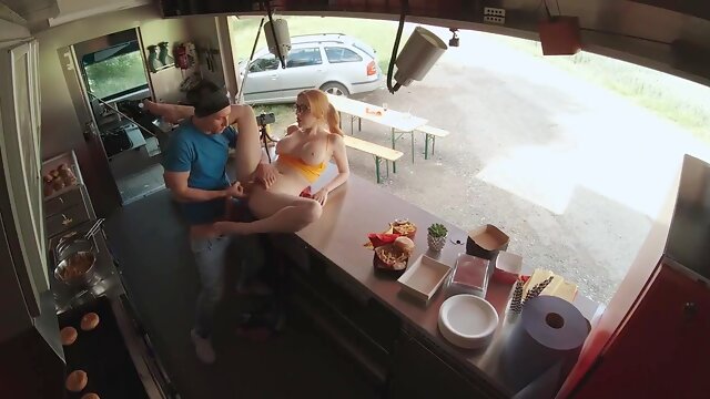 Foxy babe Scarlett Jones gets a deep dicking she wanted so bad