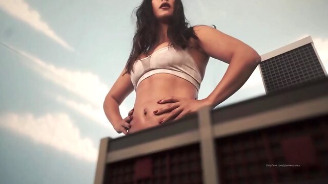 Giantess Roma - Looking for love in the big city