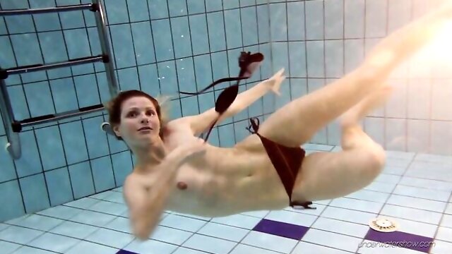 Underwater Show - sexy tits movie