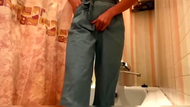 Girl With Cool Ass Pee In Jeans Play With Shower And Play With Pussy Until She Cum
