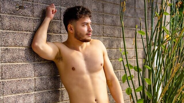 Solo pretty boy Theo Banks strokes his large cock