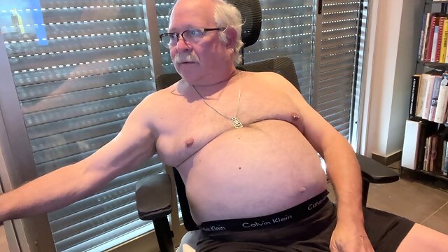 I trim my beard and made a vid after two months off and hot shot. 1432 of fame