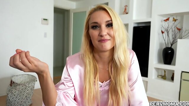 Julia S, Julia Robbie And Perv-mom - Alex Earned Points To Play Natural Titties
