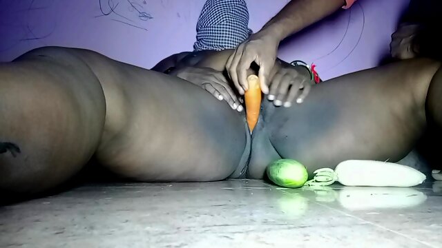A Self-indulgent Tamil Wife With All Kinds Of Vegetables Clear Audio 100
