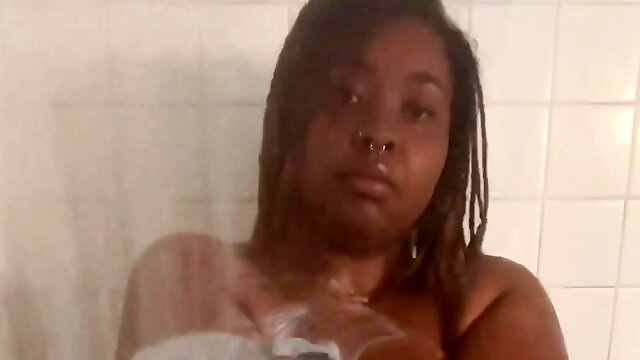 Ebony hottie twerking in the shower