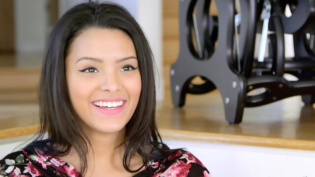 Josie Jagger with natural boobs moans while getting pleasured