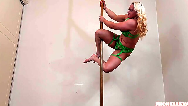 Hot Blonde Amazing Pole Dance