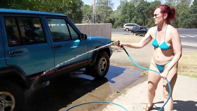 Milf In Bikini, Bikini Outdoor Webcam, Car Wash