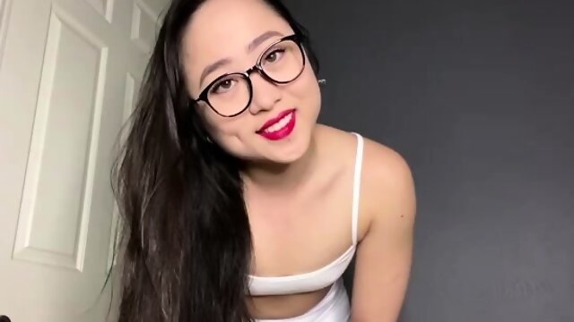 KimmyKalani - Asian Masseuse Gives Handjob ASMR