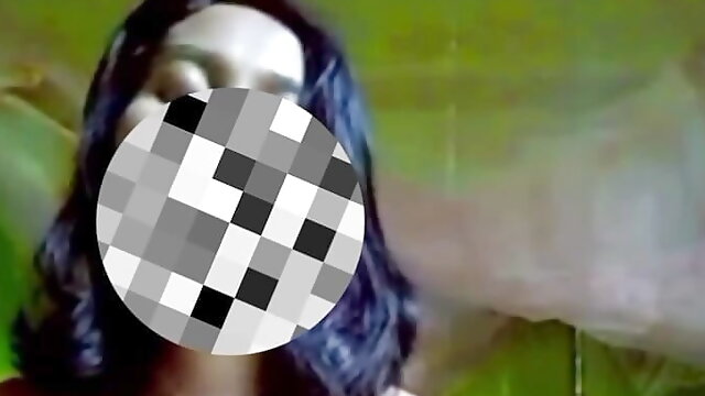 Bangladeshi Sex Video, Desi Girl Showing Pussy