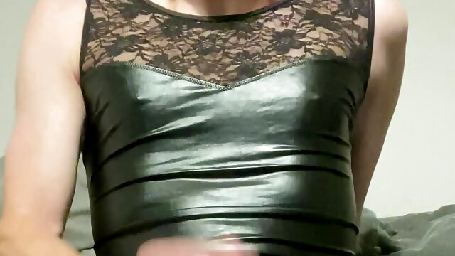 Crossdresser in leather and stockings cums hard
