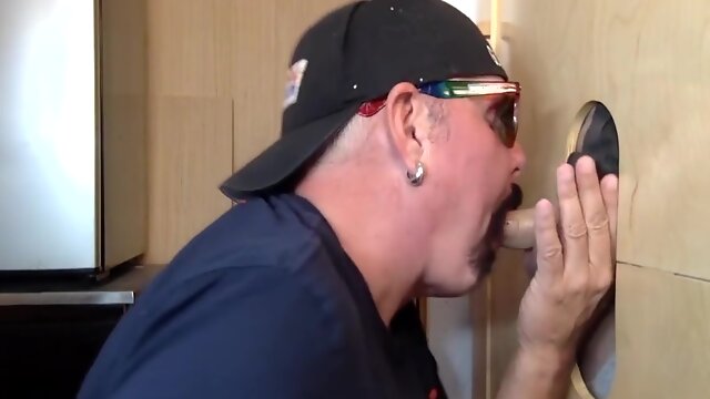 Gloryhole Amateur Dilf Sucking Penis Till Cum In Mouth End