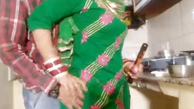 Indian Beauty, Indian Mom, Mother, Indian Teen, Desi Mom, Desi Aunty, Kitchen